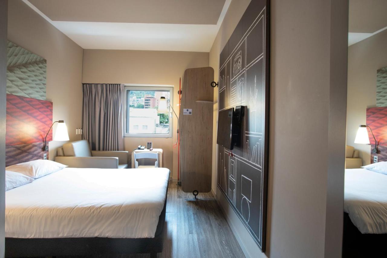 Hotel Ibis Cali Granada Екстериор снимка