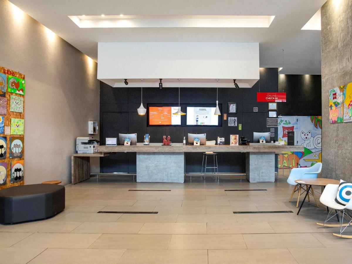 Hotel Ibis Cali Granada Екстериор снимка